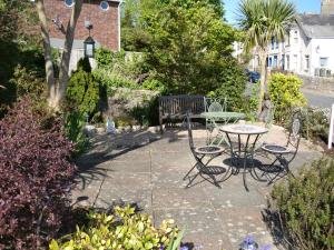 Κήπος έξω από το Avron House