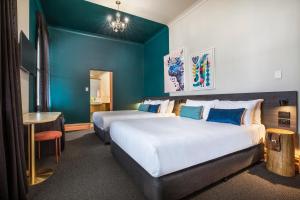 Ramsgate Hotel by Nightcap Social客房内的一张或多张床位