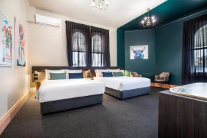 Ramsgate Hotel by Nightcap Social客房内的一张或多张床位