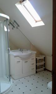 A bathroom at Great central location, beautiful home with everything you need for a relaxing and enjoyable stay.