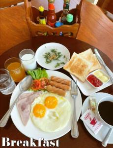 Frokost for gjester på Koh Chang Bailan Beach Resort