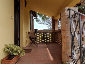 Balkón alebo terasa v ubytovaní Holiday Home in Ramazzano near Assisi