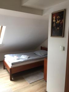 Posteľ alebo postele v izbe v ubytovaní Noclegi Wałbrzych - Pokoje Konrad