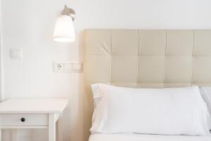 A bed or beds in a room at Urbe10 Plaza de la Constitucion 1 Bedroom Apartment