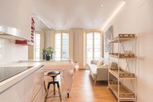 A bed or beds in a room at Urbe10 Plaza de la Constitucion 1 Bedroom Apartment