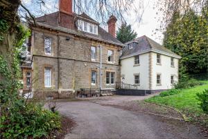 an old house with a driveway in front of it at Guest Homes - Hillbrook House Dwelling in Great Malvern