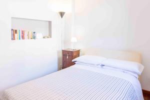 A bed or beds in a room at THE ARCH historic accommodation