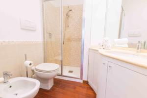A bathroom at THE ARCH historic accommodation