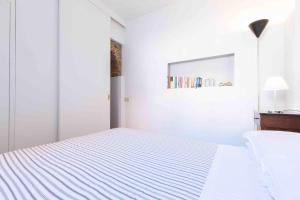 A bed or beds in a room at THE ARCH historic accommodation