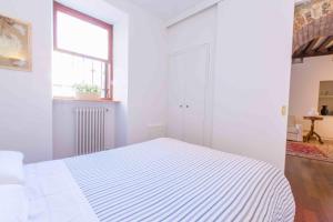A bed or beds in a room at THE ARCH historic accommodation