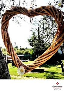 a heart made out of a tree in a park at Pensiunea Casa Traditiilor in Ieud