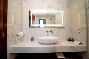 Salle de bains dans l'établissement Terra Olivia Luxury Villas and Suites