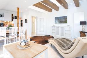 a living room with a couch and a table at Badeweg 7 Humphrey Bogard in Scharbeutz