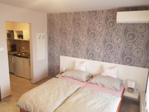 Postel nebo postele na pokoji v ubytování Flamingó Apartmanház