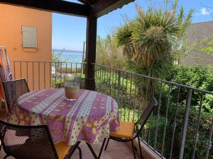 Gallery image of Au bord de la mer in Cavalaire-sur-Mer +17 photos