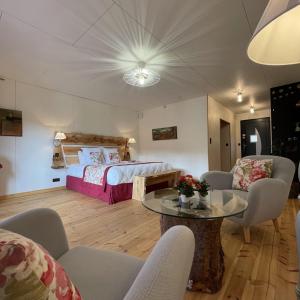 Postel nebo postele na pokoji v ubytování Le Volcan des Sens, chambres d'hotes de luxe et SPA privatif