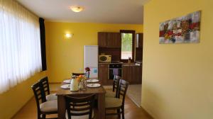 a kitchen and dining room with a table and chairs at Вила Марна - Villa Marna in Bŭlgarevo