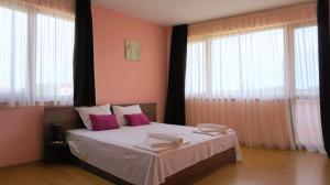 En eller flere senge i et værelse på Вила Марна - Villa Marna