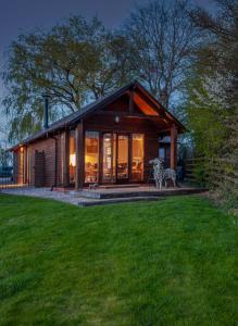 Gallery image of Wits End Log Cabin in Warwick