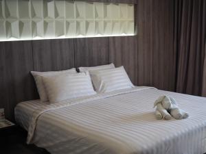 מיטה או מיטות בחדר ב-Hermann Hotel Pattaya - SHA Extra Plus