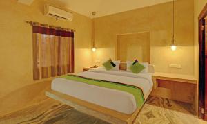 Treebo Sava Resort with Pool客房内的一张或多张床位