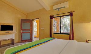 Treebo Sava Resort with Pool客房内的一张或多张床位