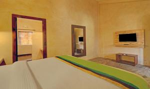 Treebo Sava Resort with Pool客房内的一张或多张床位