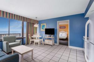 TV a/nebo společenská místnost v ubytování Ocean Club Resort Myrtle Beach a Ramada by Wyndham