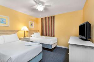 Postel nebo postele na pokoji v ubytování Ocean Club Resort Myrtle Beach a Ramada by Wyndham