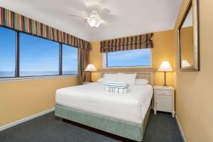 Postel nebo postele na pokoji v ubytování Ocean Club Resort Myrtle Beach a Ramada by Wyndham