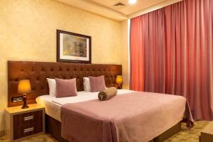 Postel nebo postele na pokoji v ubytování West Shine Hotel