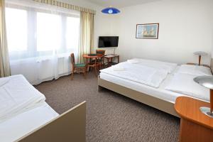 Una cama o camas en una habitación de Hotel Laguna Slapy