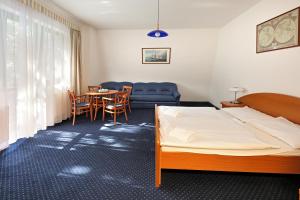 Una cama o camas en una habitación de Hotel Laguna Slapy