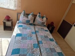 Posteľ alebo postele v izbe v ubytovaní Betti Apartman