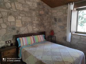 A bed or beds in a room at La Torre del Algas