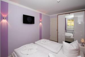 En eller flere senge i et værelse på strandnah, Ferienwohnung mit Sauna- und Schwimmbadnutzung - Strandresidenz Baabe FeWo1-30 + 16 billeder