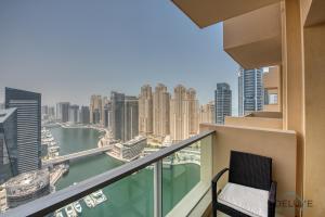 Balkón nebo terasa v ubytování Exuberant 1BR at The Address Residences Dubai Marina by Deluxe Holiday Homes