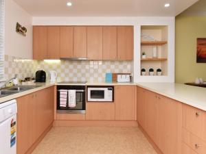A kitchen or kitchenette at Villa 3br Penivity located within Cypress Lakes Resort