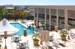 O vedere a piscinei de la sau din apropiere de Amérian Hotel Casino Carlos V