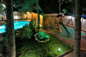 Vista de la piscina de Guest House Sosnovaya Dacha o alrededores