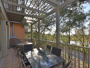 En balkong eller terrasse på Trienta sleeps 30 Villas located within Cypress Lakes Resort