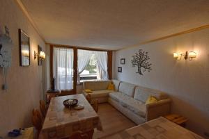 A seating area at Hofer Apartment