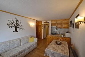 A kitchen or kitchenette at Hofer Apartment
