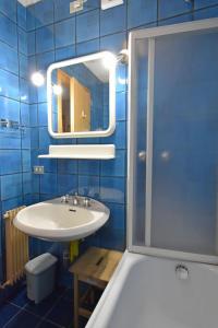 A bathroom at Hofer Apartment