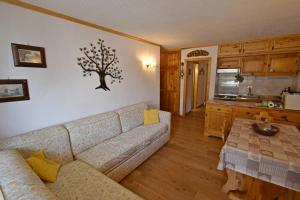 A kitchen or kitchenette at Hofer Apartment