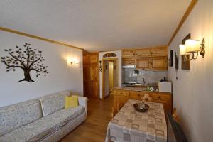 A kitchen or kitchenette at Hofer Apartment