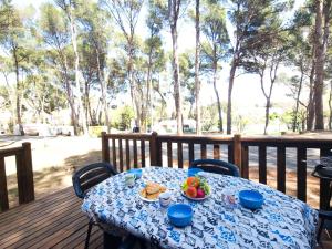 Rõdu või terrass majutusasutuses Bungalow Maite +21 fotot