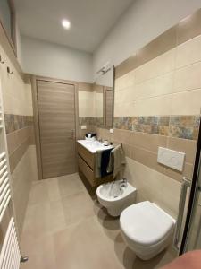 a bathroom with a toilet and a sink at Plus welcome Apartments Panarea - Stromboli in Gioiosa Marea