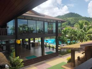 Bassein majutusasutuses Phi Phi Villa Resort või selle lähedal