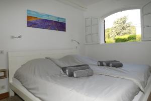 Кровать или кровати в номере Maison sous les Pins